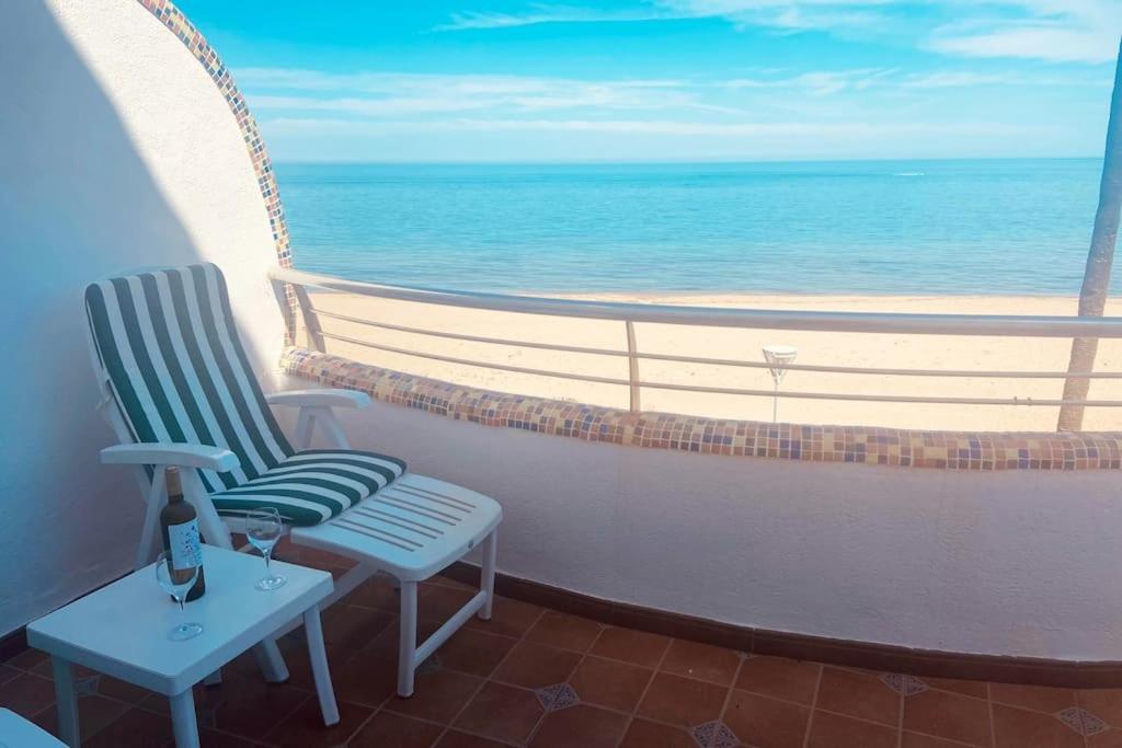 En Primera Linea De Playa Con Piscina Y Garaje Gratuito * Dénia