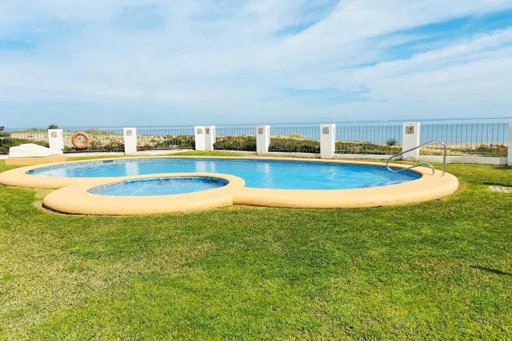 En Primera Linea De Playa Con Piscina Y Garaje Gratuito Appartement Dénia