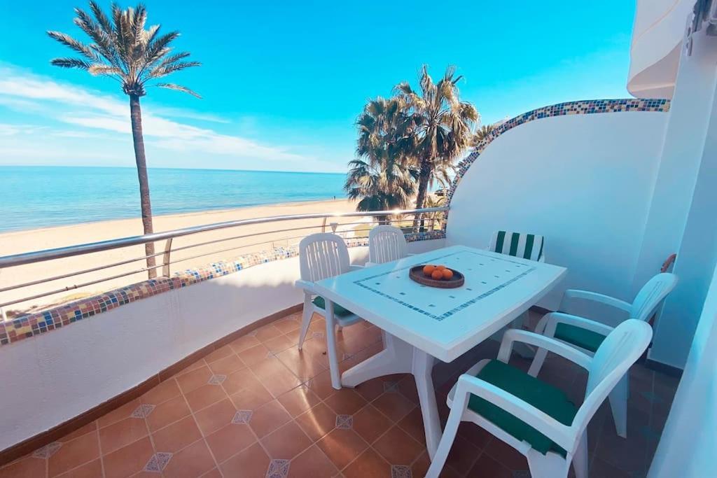 En Primera Linea De Playa Con Piscina Y Garaje Gratuito Appartement