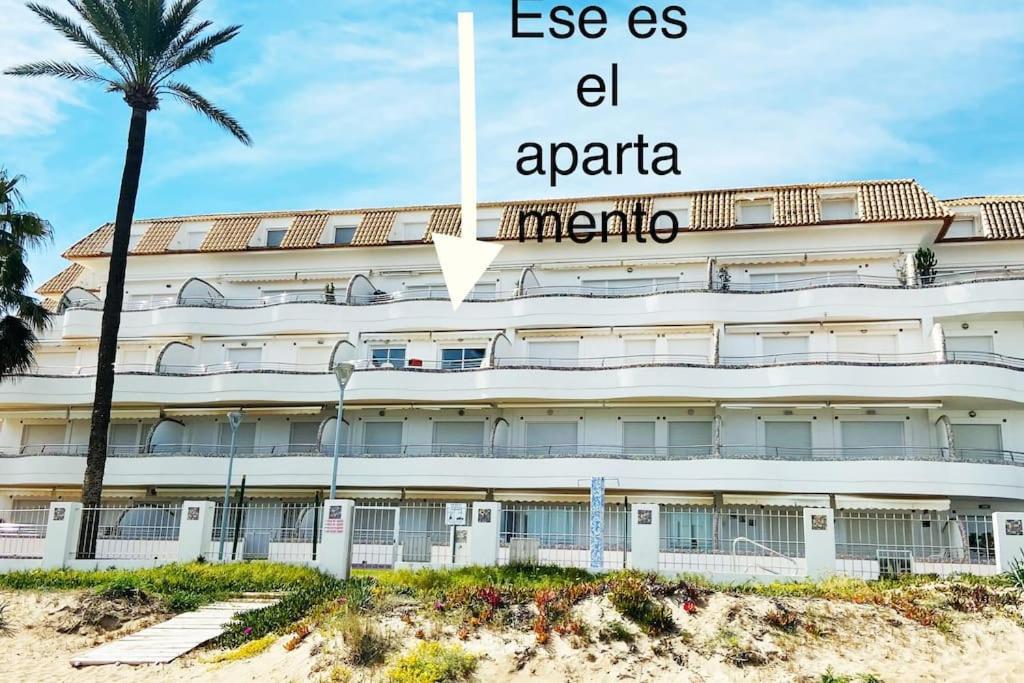 En Primera Linea De Playa Con Piscina Y Garaje Gratuito