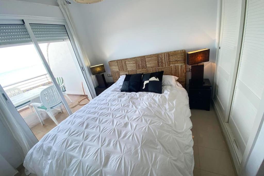 En Primera Linea De Playa Con Piscina Y Garaje Gratuito Appartement Dénia