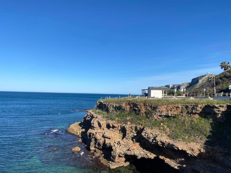 Appartement En Primera Linea De Playa Con Piscina Y Garaje Gratuito Dénia